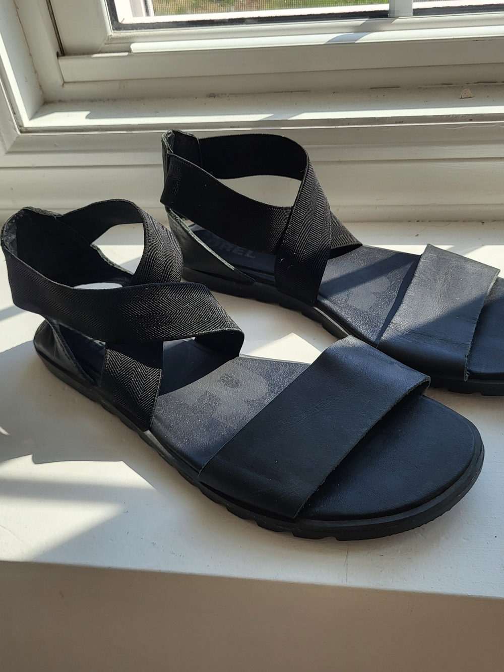 Sorel Black Elastic Cross-Strap Sandals